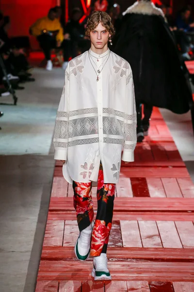 Look 28